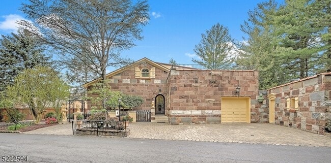 Primary Photo - 4 Twilight Ct