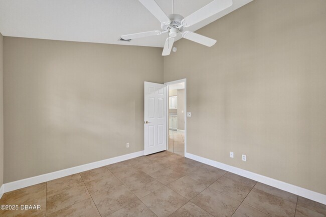 Building Photo - 37 Bay Pointe Dr