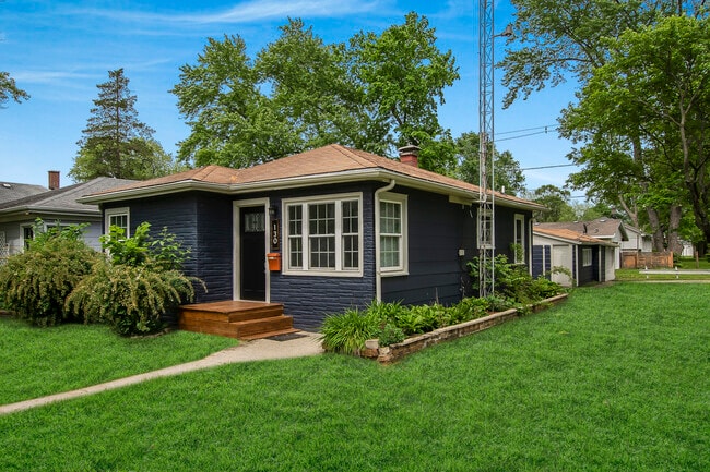 Building Photo - 130 S Park Rd