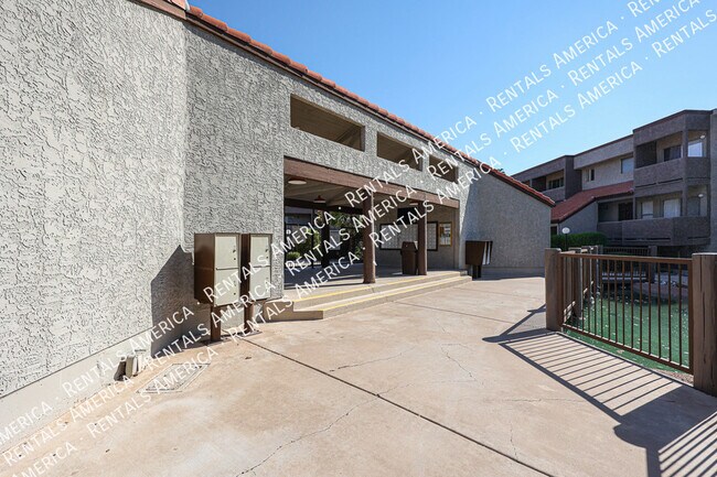 Building Photo - Check out this beautiful 2-bedroom, 2.5 ba...