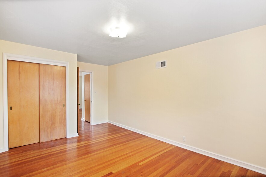 Large Bedroom - 2637 S 51st St