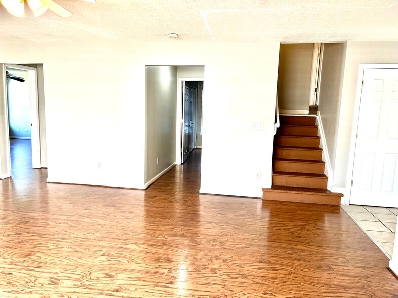Building Photo - 2317 Lonan Ct