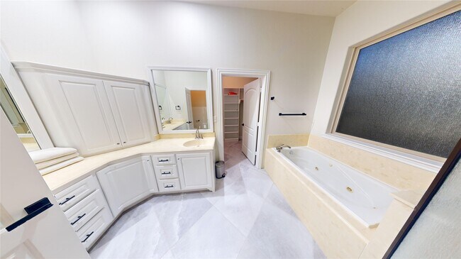 Building Photo - 119 April Waters Dr W