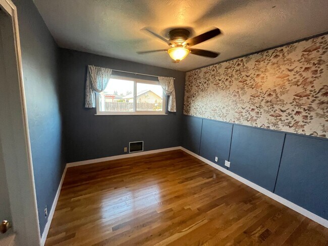 Building Photo - Cozy Home for rent in Tulare