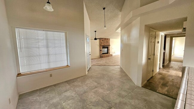 Building Photo - Beautifully Updated 3 Bedroom, 2 Bathroom Home in a Quiet Cul-de-Sac!