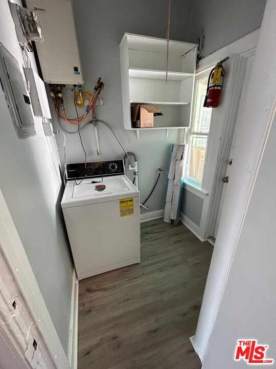 Building Photo - 759 1/2 N Ridgewood Pl