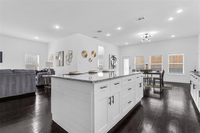 Building Photo - 407 Dubois Ave