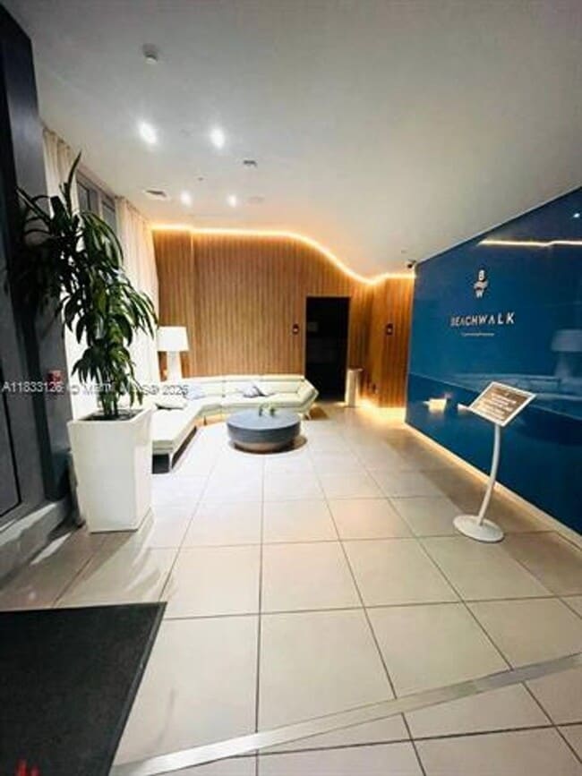 Building Photo - 2600 E Hallandale Beach Blvd