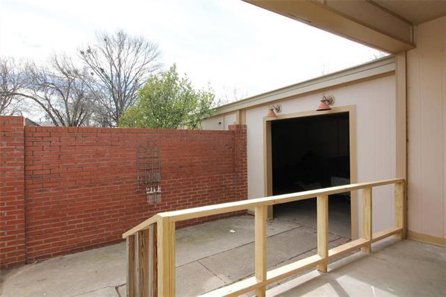 Building Photo - 5828 Locke Ave