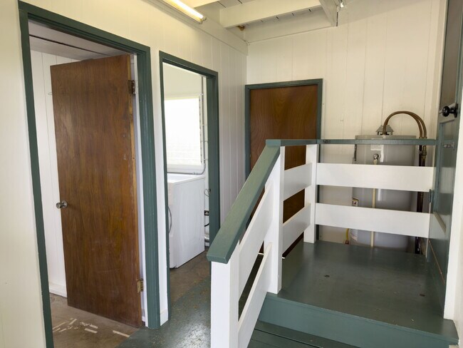 Building Photo - Welcome Home to Waimanalo!