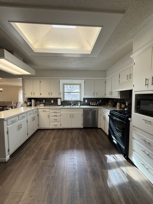 Building Photo - 2709 57th St