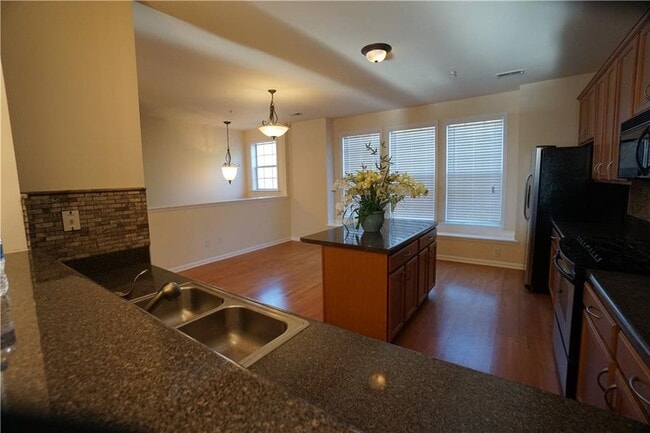 Building Photo - 4652 Creekside Villas Way