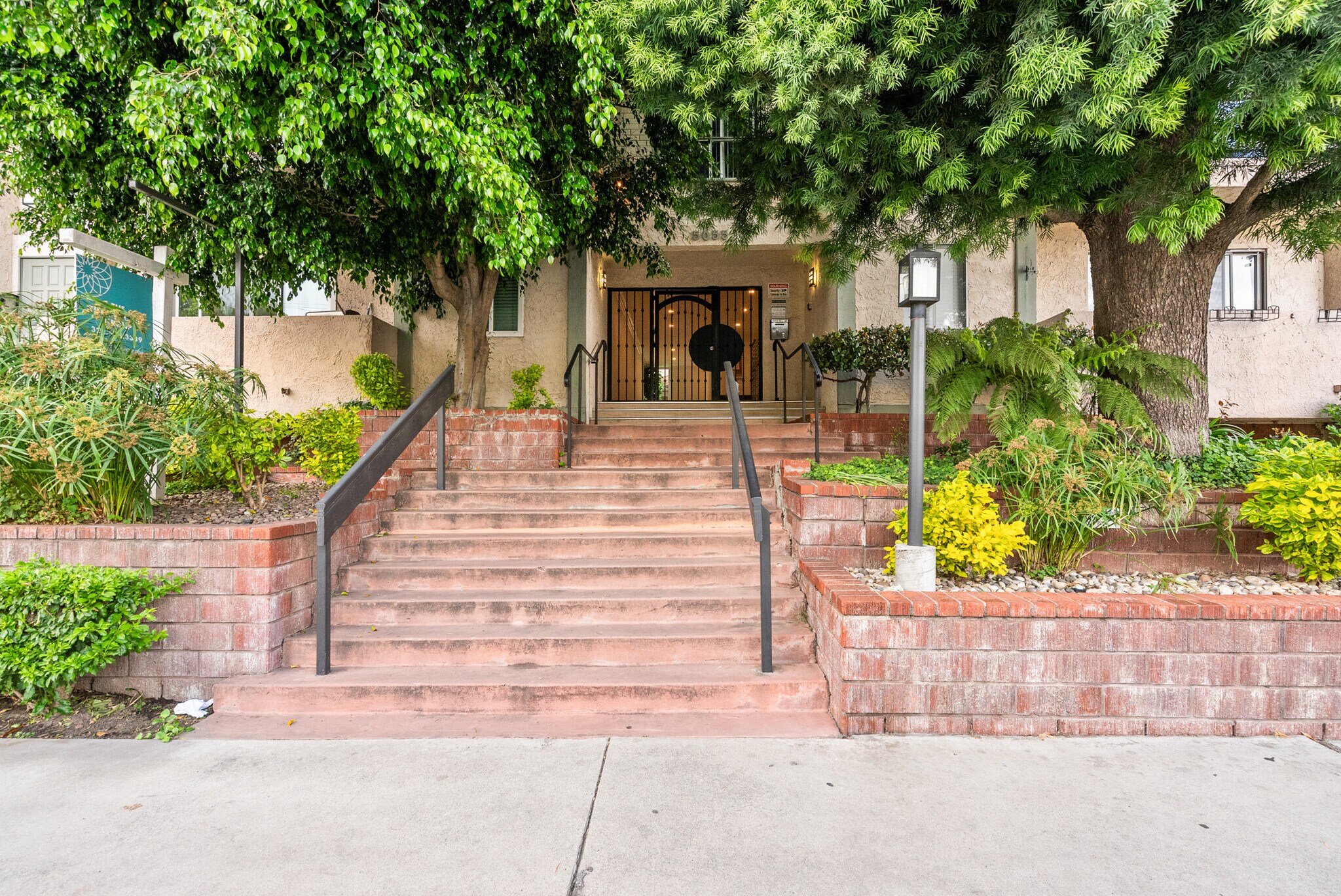 Building Photo - 5055 Coldwater Canyon Ave