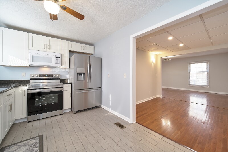 Building Photo - 3221 Regents Park Ln