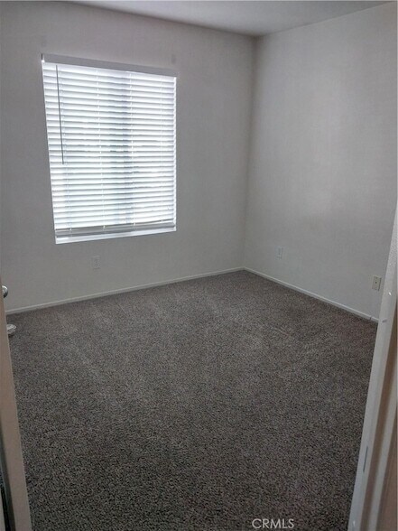 Building Photo - 935 Redtail Dr