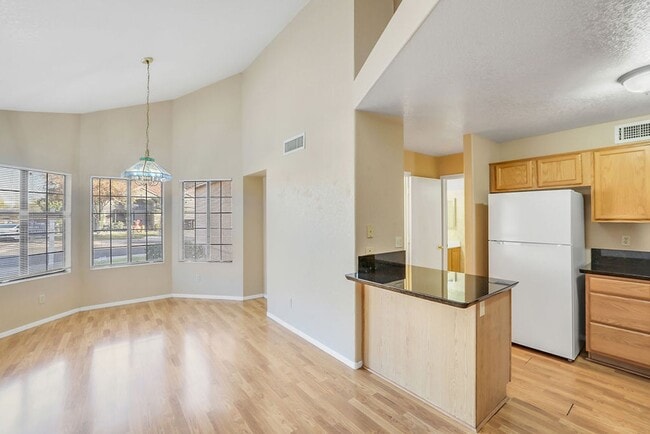 Building Photo - Beautiful Ahwatukee Home!