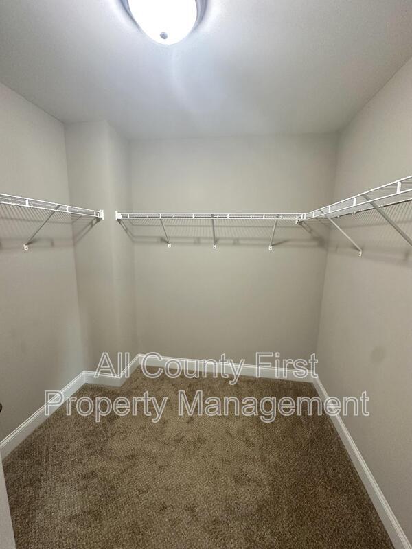 Building Photo - 553 Sprayberry Dr