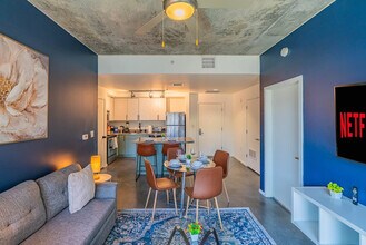 Building Photo - 333 E Roosevelt St