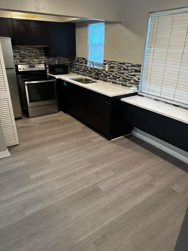 Building Photo - 2415 Lincoln St