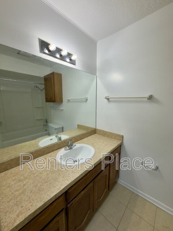 Building Photo - 1907 E 66th Pl