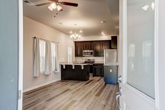Building Photo - 884 Winding Brk Dr