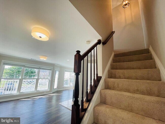 Building Photo - 8069 Stonewall Brigade Ct