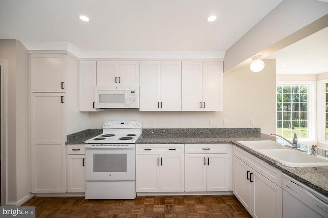 Building Photo - 1732 Beverly Dr