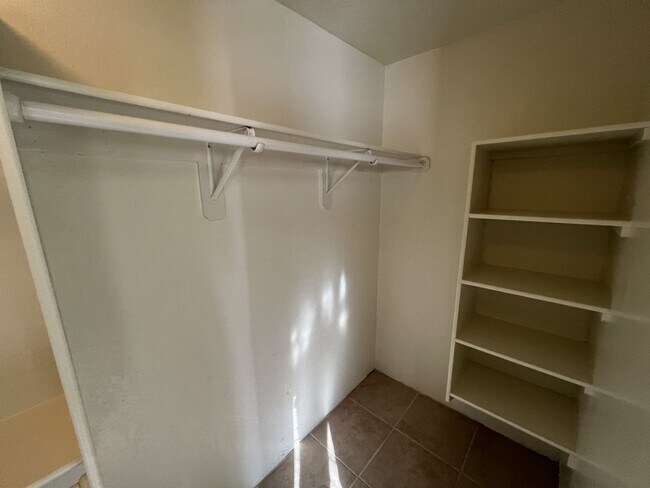 Building Photo - Lovely 4 Bedroom 2 Bath Home on Southwest ...