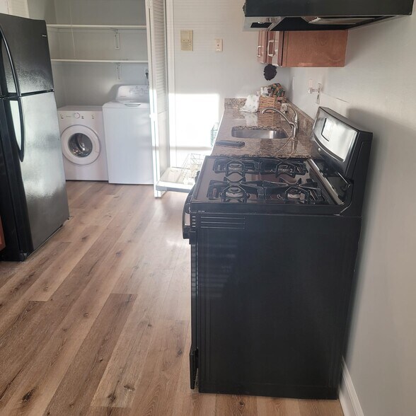 Kitchen - 1617 Raspberry Ct