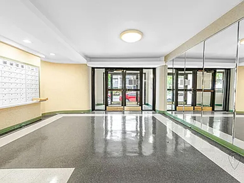 Foyer - 9822 63rd Dr