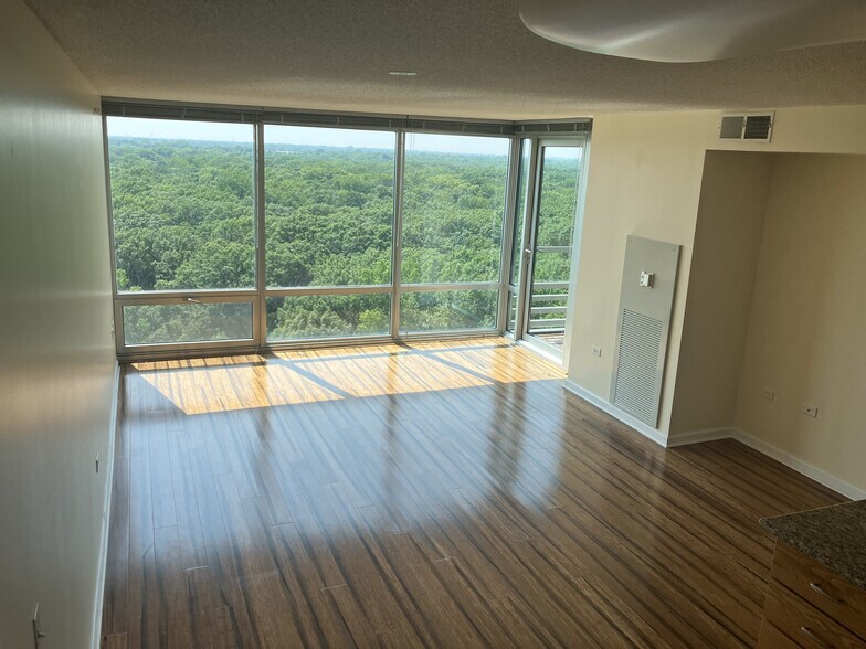 Building Photo - 9655 Woods Dr
