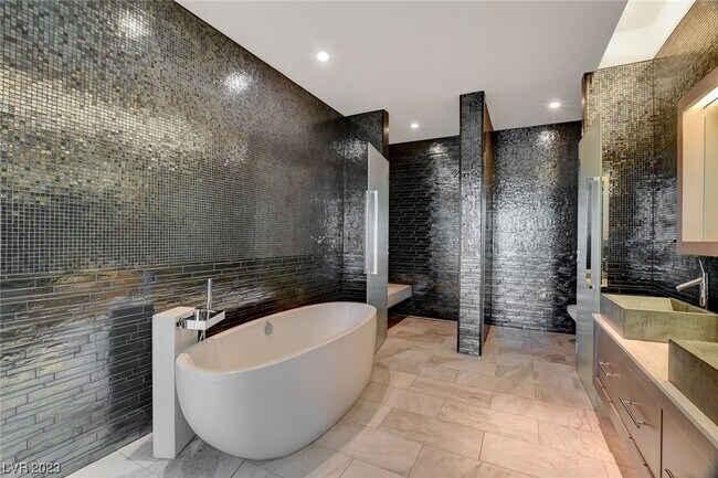 Building Photo - 3750 Las Vegas Blvd S