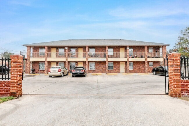 Building Photo - 2220 Santa Cleotilde Ave