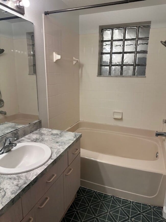 Building Photo - 2507 Woods Edge Cir