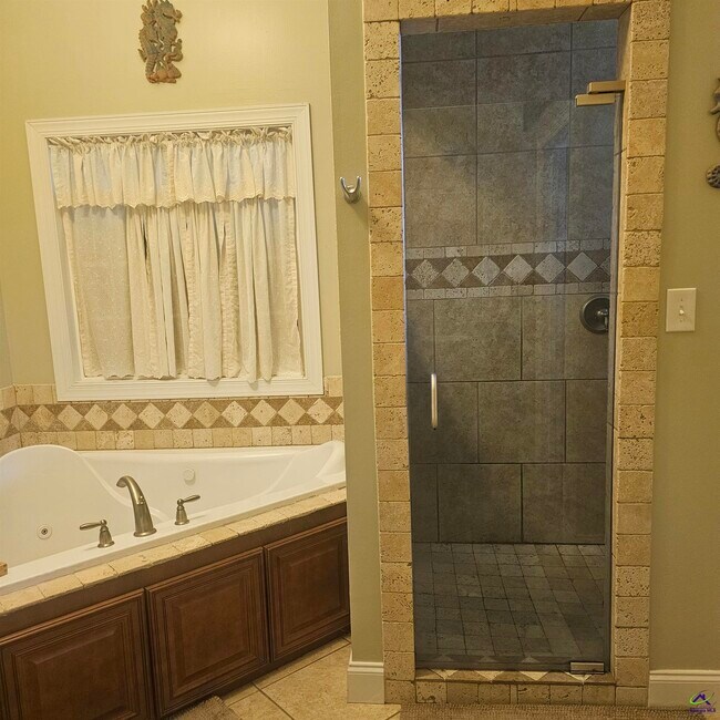 Building Photo - 316 Montview Way