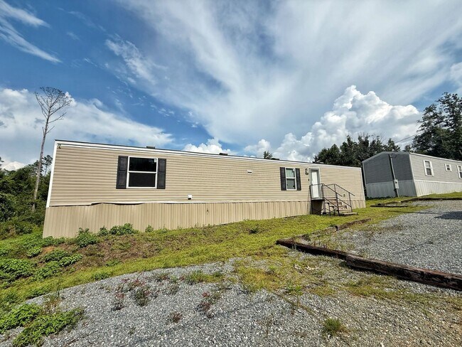 Building Photo - 2 Bedroom 2 Bathroom Mobile Home