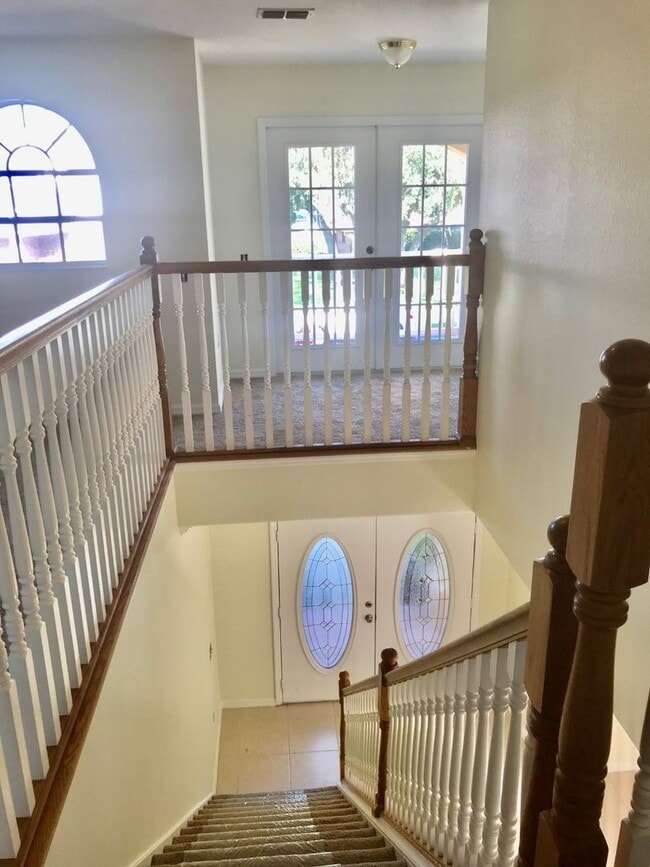Building Photo - Great 4 bedroom pool home in gated community