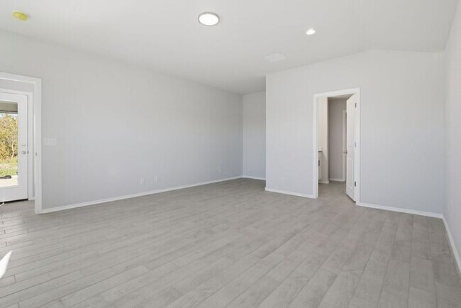 Building Photo - Beautiful 4 Bed / 2 Bath Home with Open Layout in Owasso