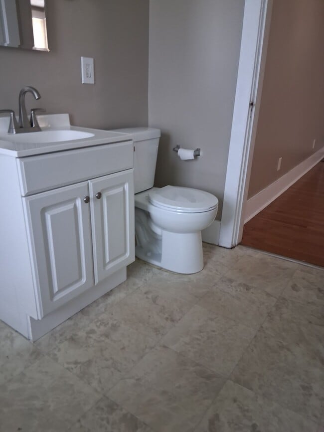 Building Photo - Charming Newly Renovated Spacious Double