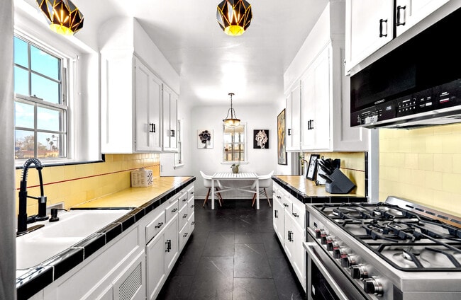 Building Photo - 9101 La Salle Ave