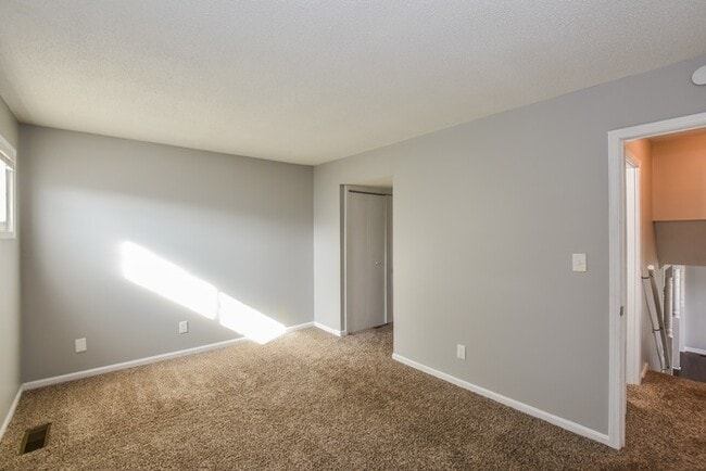 Building Photo - 2508 Greenhill Dr NW