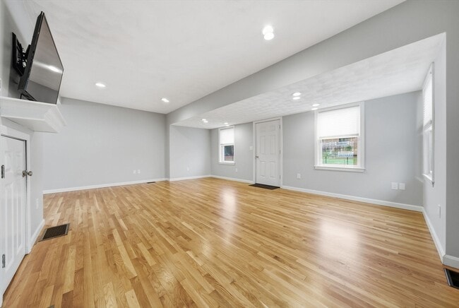 Building Photo - 184 Park St