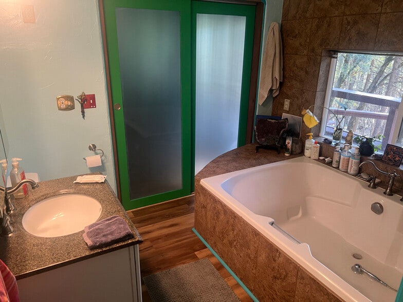 Building Photo - 18833 Rock Creek Rd