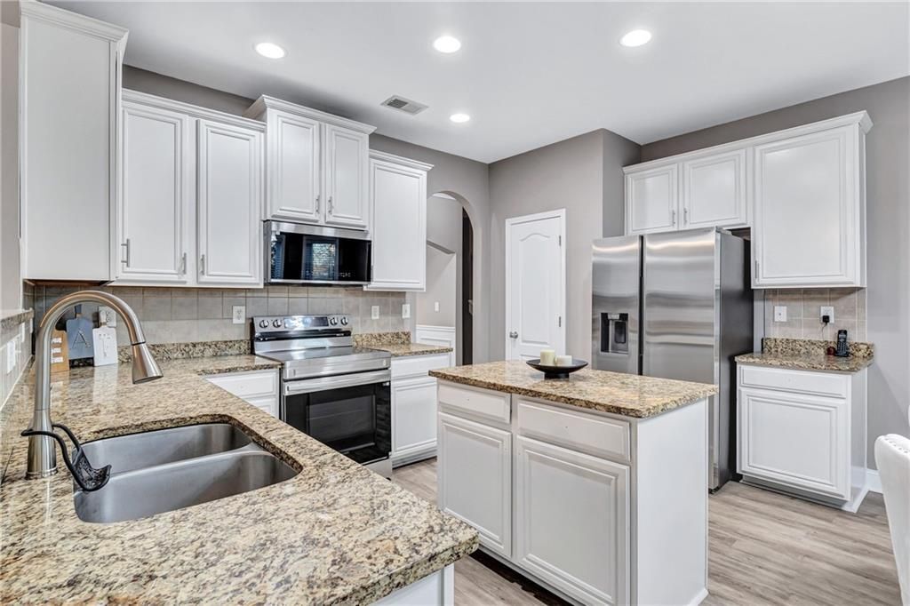 Building Photo - 1141 Carillon Dr SE