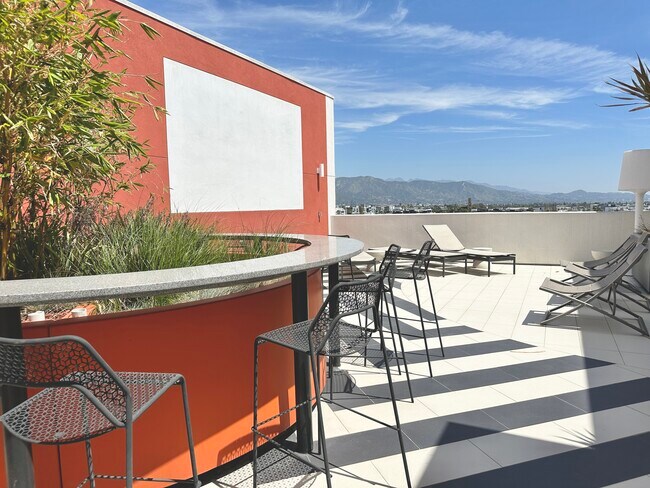 Building Photo - 11407 Chandler Blvd