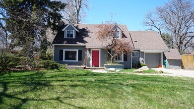 Building Photo - Charming 4 Bed, 2.5 Bath House Half Block ...