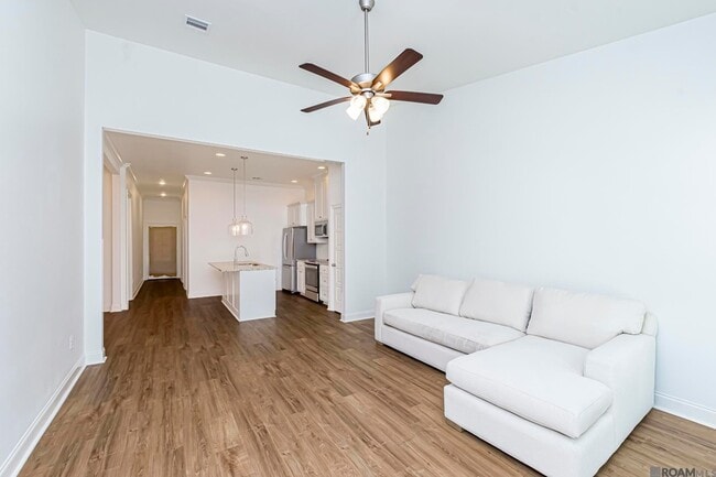 Building Photo - 8120 Stonelake Cir Ave E