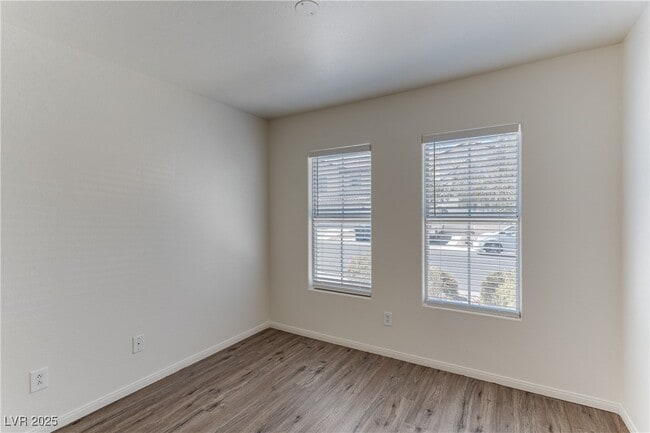 Building Photo - 11032 African Sunset St