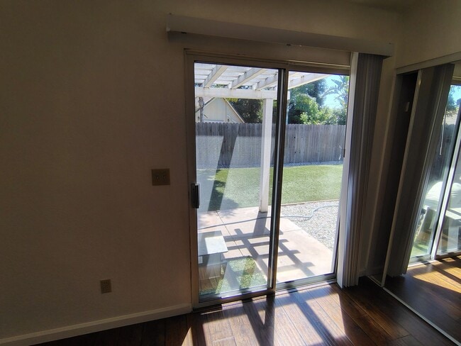 Building Photo - 4920 Apple Farm Ln