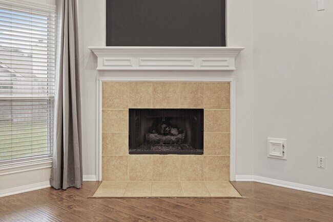 Building Photo - 18303 Heathridge Ln